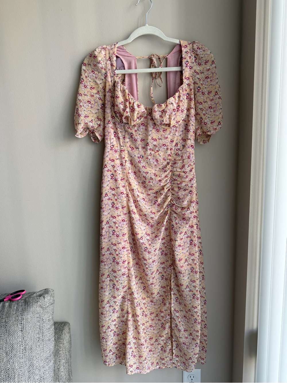 Astr Pink Floral Puff-Sleeve Midi Dress